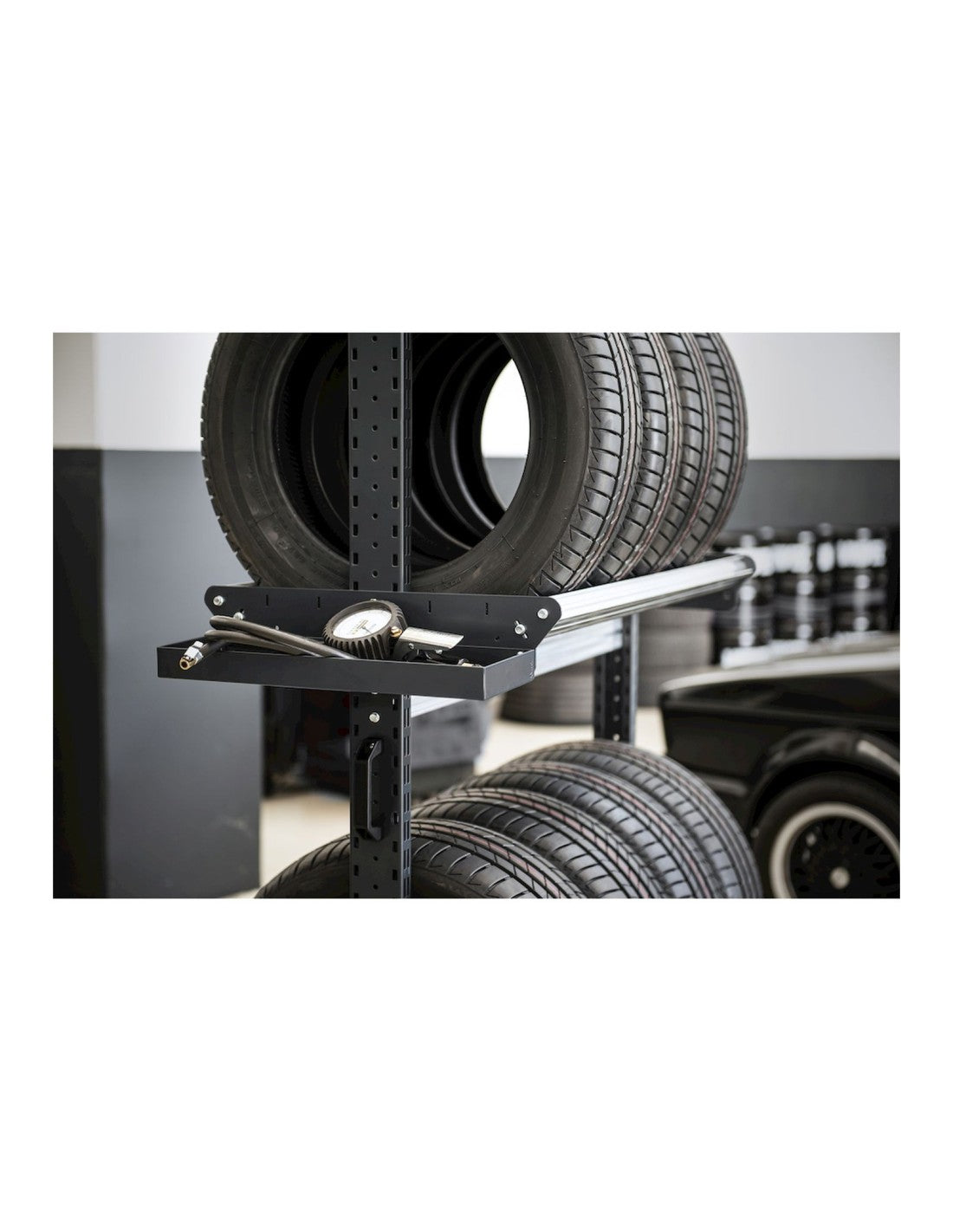 Carrello porta pneumatici